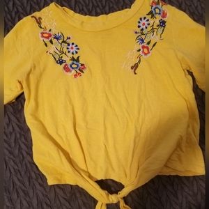 World Together Embroidered Floral Yellow Tee shirt  SZ: S